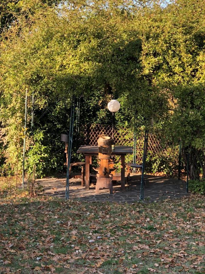 La Casa Nel Bosco Vila Lari Exterior foto